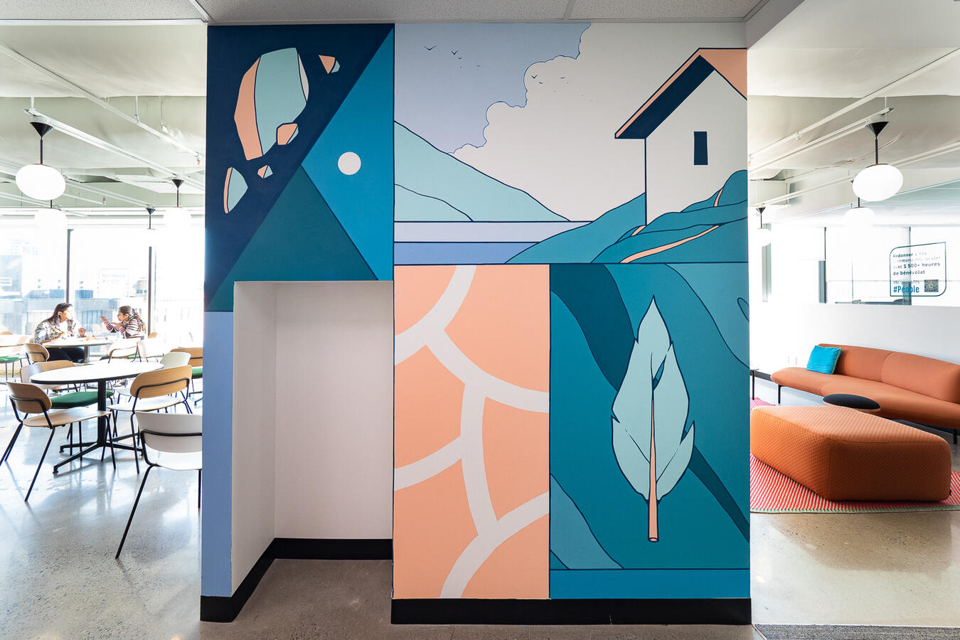 Murale intérieure peinte par Lucas Saenger. Dans des couleurs douces, on y voit des éléments minéraux, végétaux et abstraits qui se mélangent.